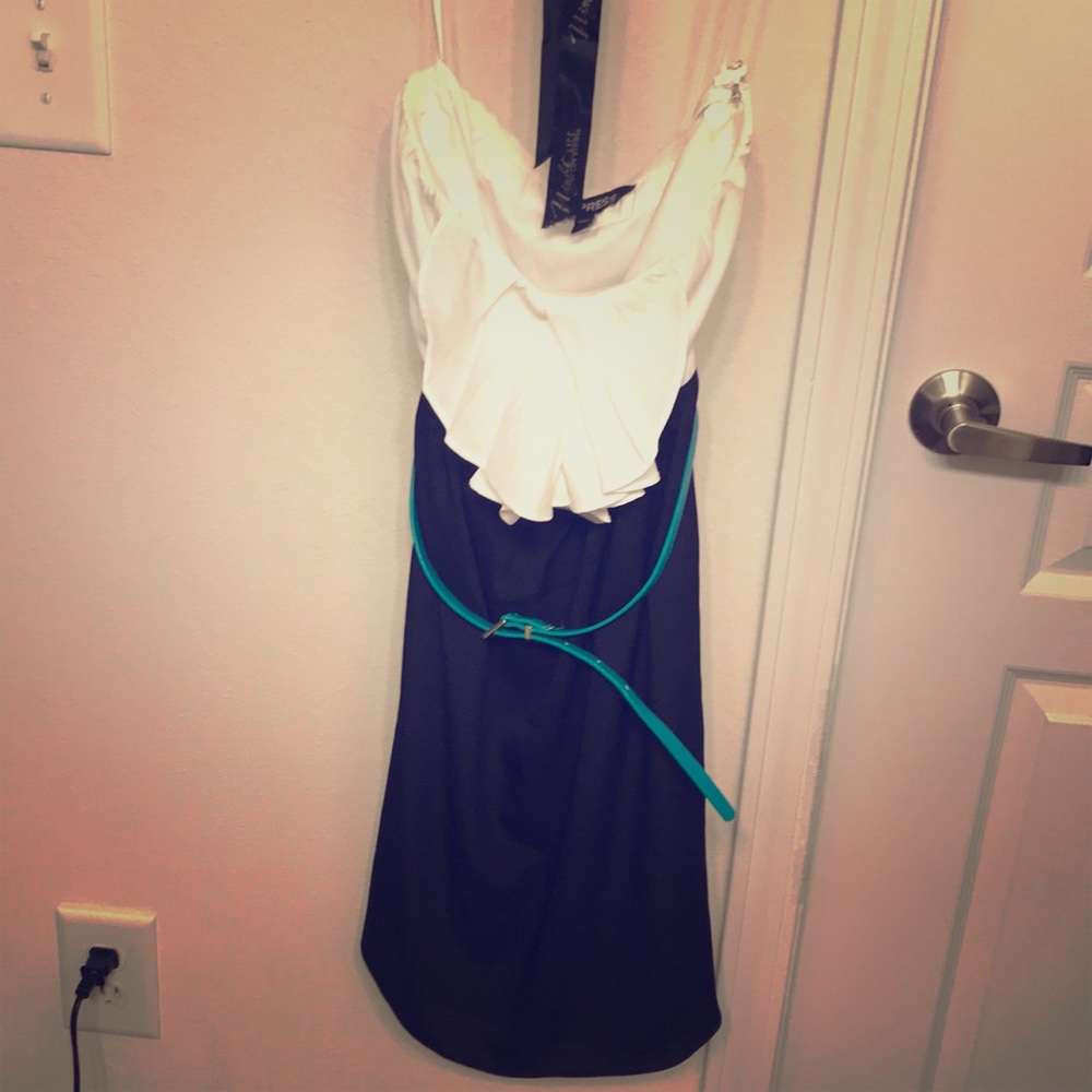 Express size 4 strapless dress